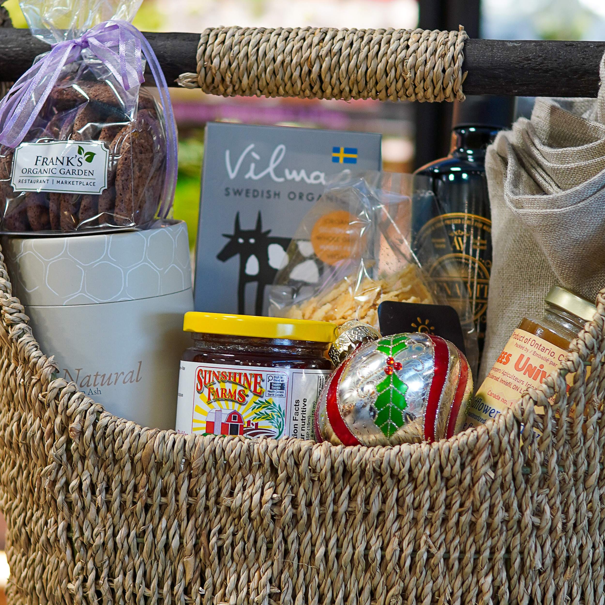 Holiday Treats Gift Basket